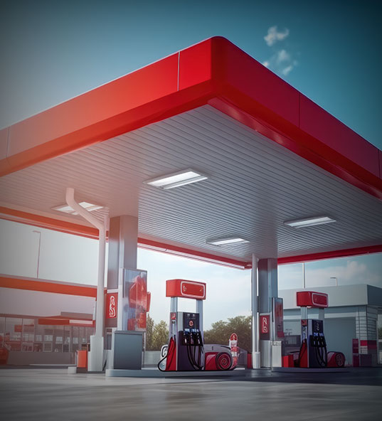Station-service moderne avec des pompes à essence et un branding rouge vif